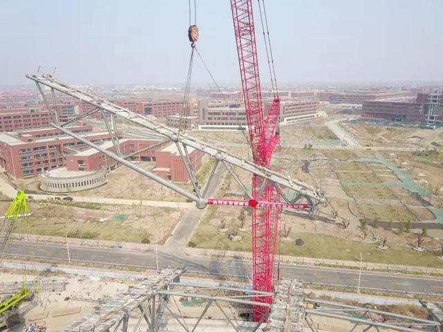 邯鄲市體育中心主體育館主體結(jié)構(gòu)提前封頂